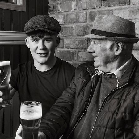 The Wander Inn Bar & Accommodation ケンメア エクステリア 写真